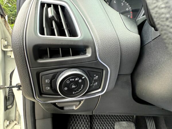 2015 Ford Focus 5D 1.6汽油時尚型：圖片 9