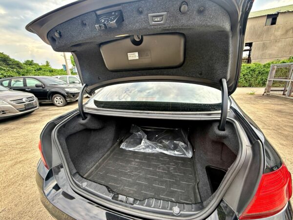 2013 BMW 5-Series Sedan 520d：圖片 5
