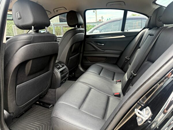 2013 BMW 5-Series Sedan 520d：圖片 7