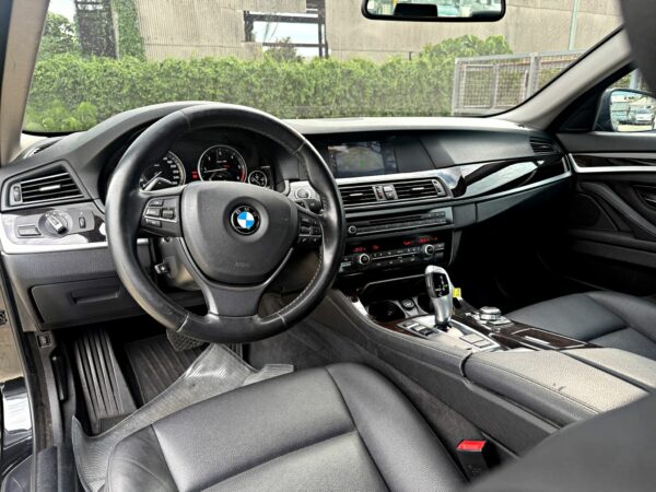 2013 BMW 5-Series Sedan 520d：圖片 8