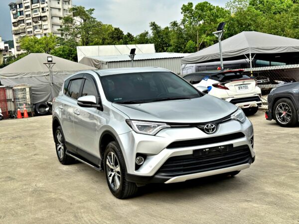 2015 Toyota RAV4 2.0豪華：圖片 3