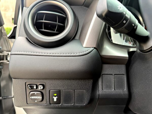 2015 Toyota RAV4 2.0豪華：圖片 12