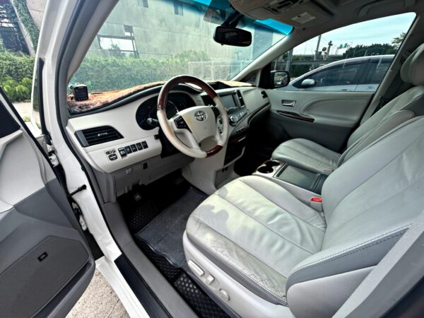 2013 Toyota Sienna LIMITED：圖片 8