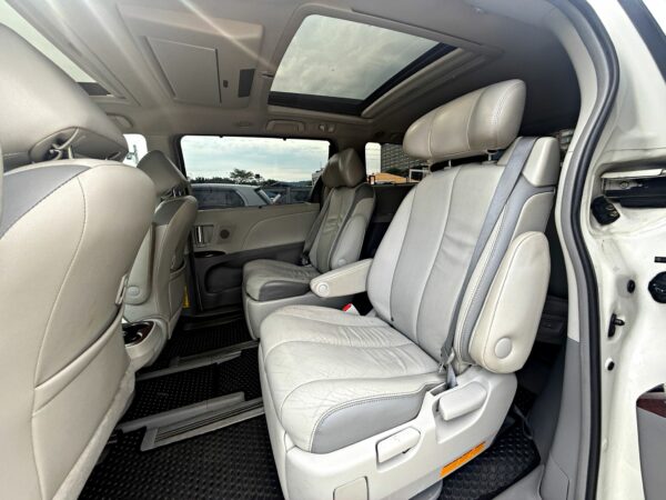 2013 Toyota Sienna LIMITED：圖片 9